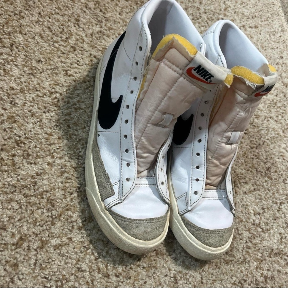 Nike Women's White and Black Sneakers with Yellow Accents